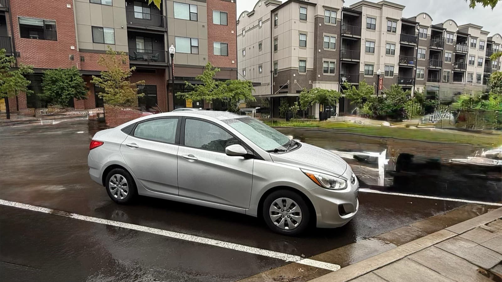 Hyundai Accent - Photo 3