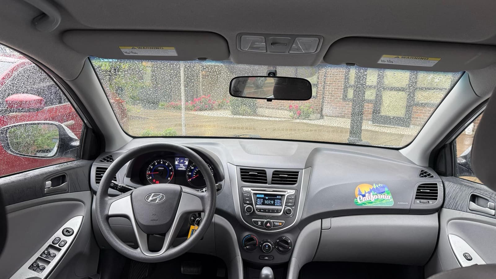 Hyundai Accent - Photo 7